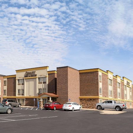 Quality Inn & Suites Ames Conference Center Near Isu Campus Zewnętrze zdjęcie