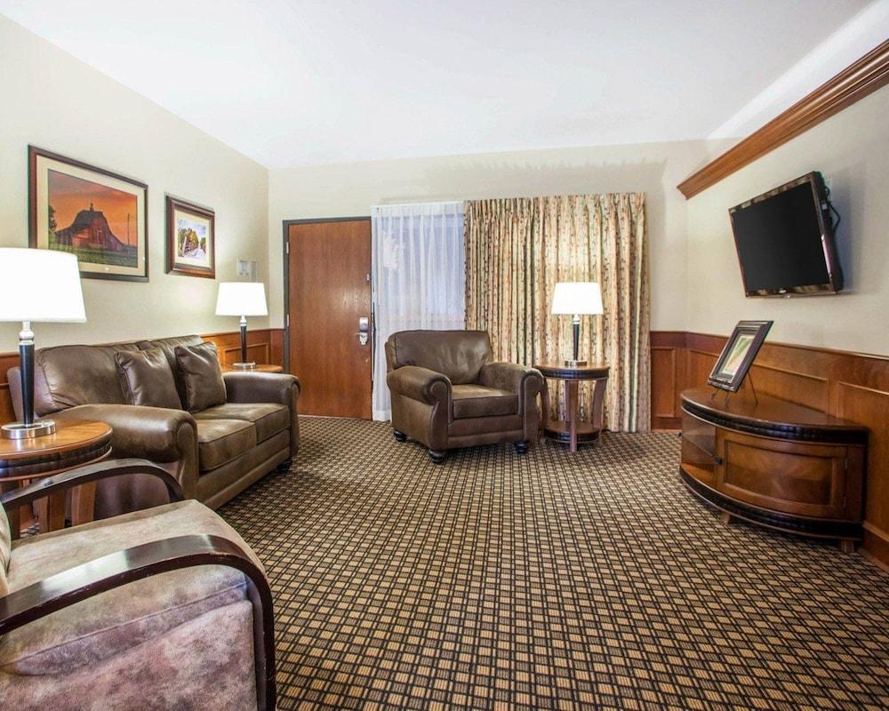 Quality Inn & Suites Ames Conference Center Near Isu Campus Zewnętrze zdjęcie