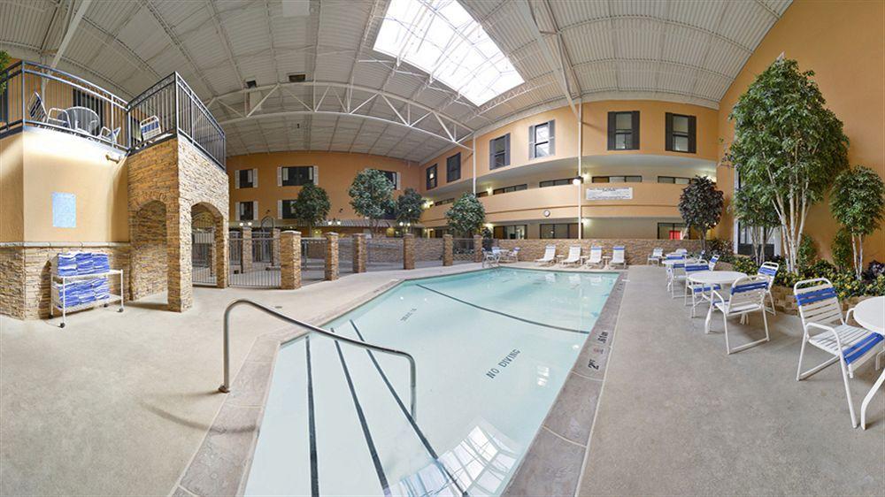 Quality Inn & Suites Ames Conference Center Near Isu Campus Zewnętrze zdjęcie