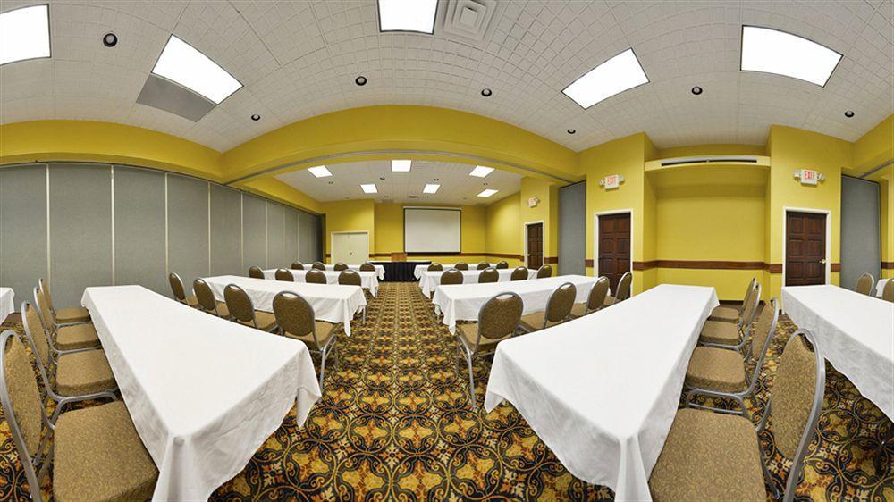 Quality Inn & Suites Ames Conference Center Near Isu Campus Zewnętrze zdjęcie
