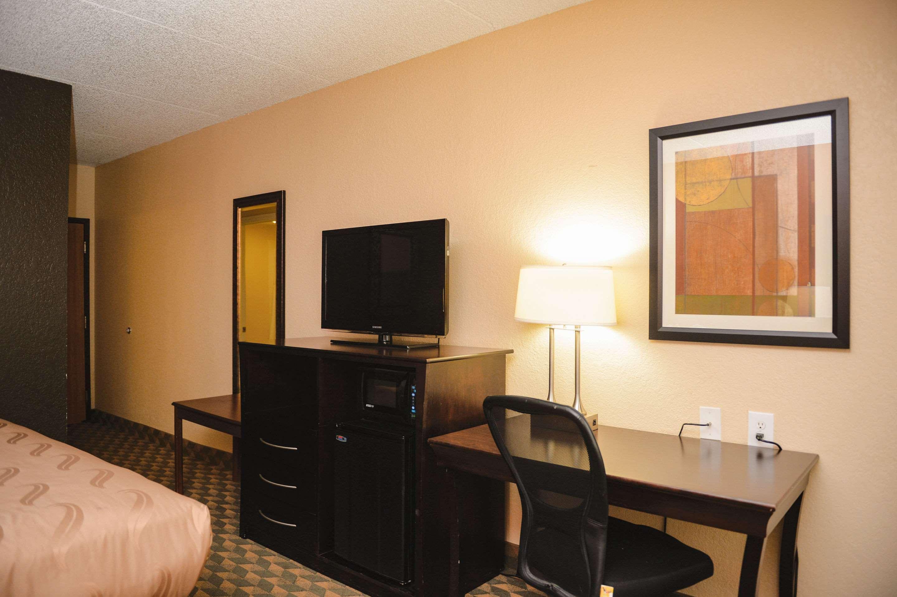 Quality Inn & Suites Ames Conference Center Near Isu Campus Zewnętrze zdjęcie