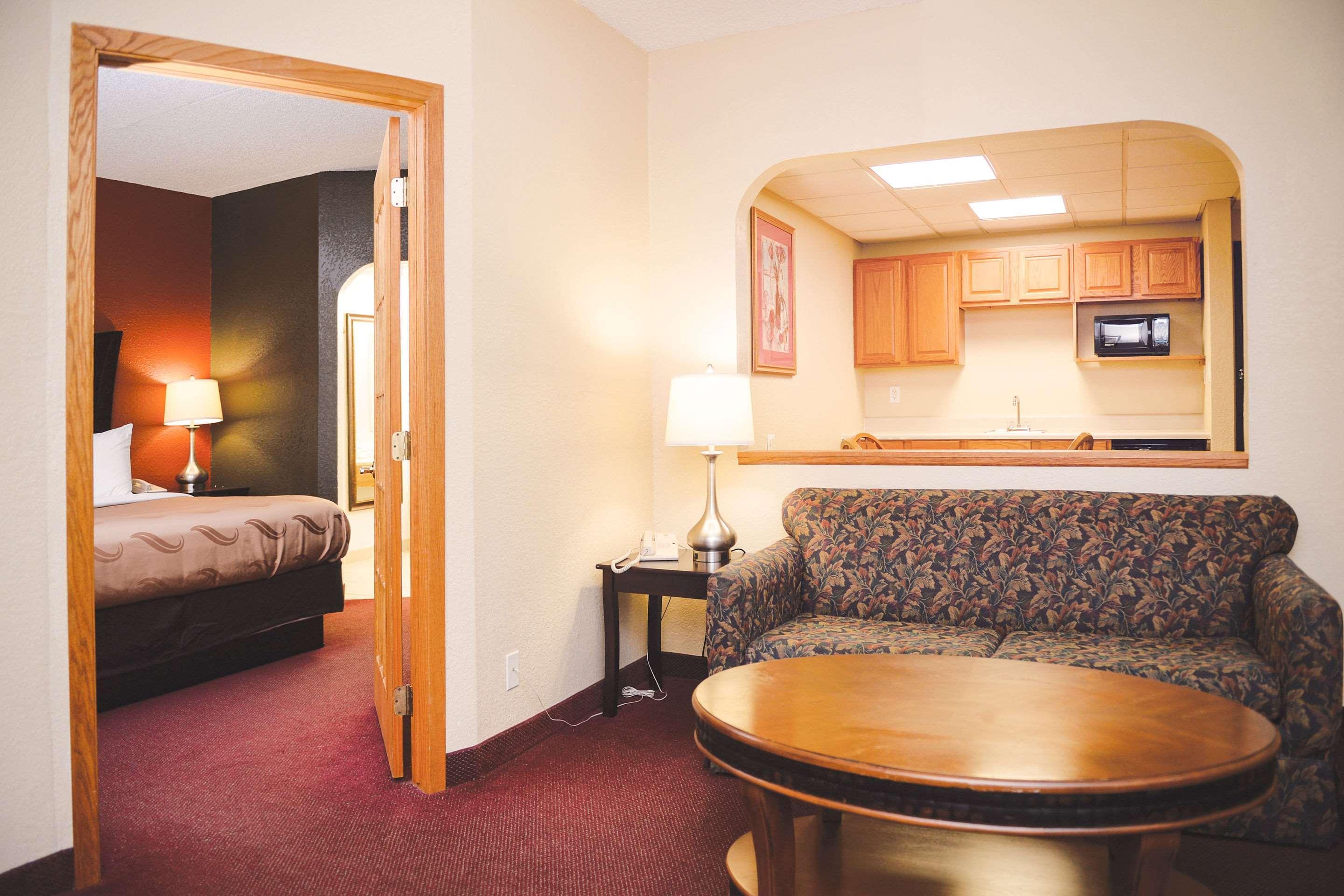 Quality Inn & Suites Ames Conference Center Near Isu Campus Zewnętrze zdjęcie