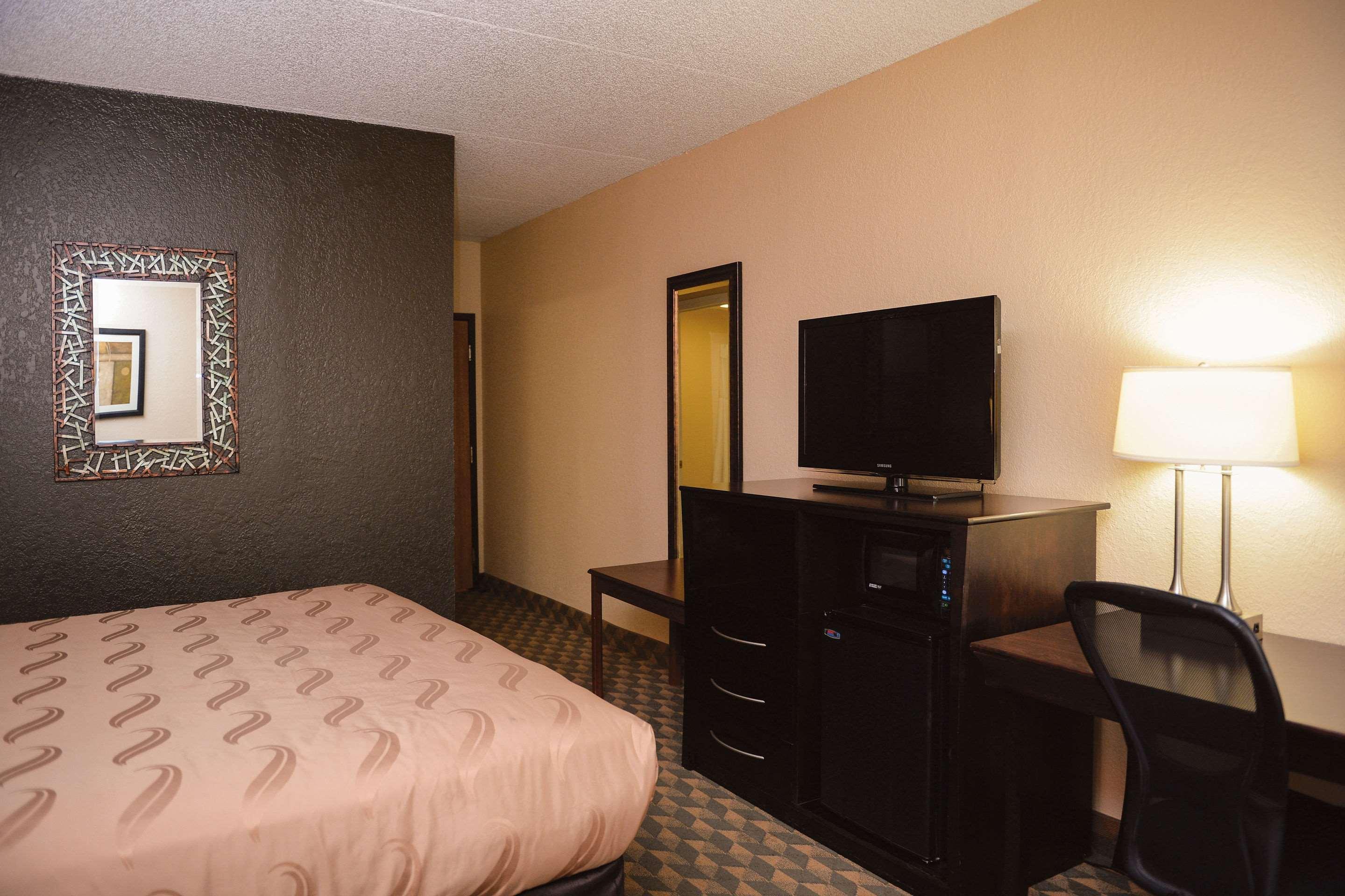 Quality Inn & Suites Ames Conference Center Near Isu Campus Zewnętrze zdjęcie
