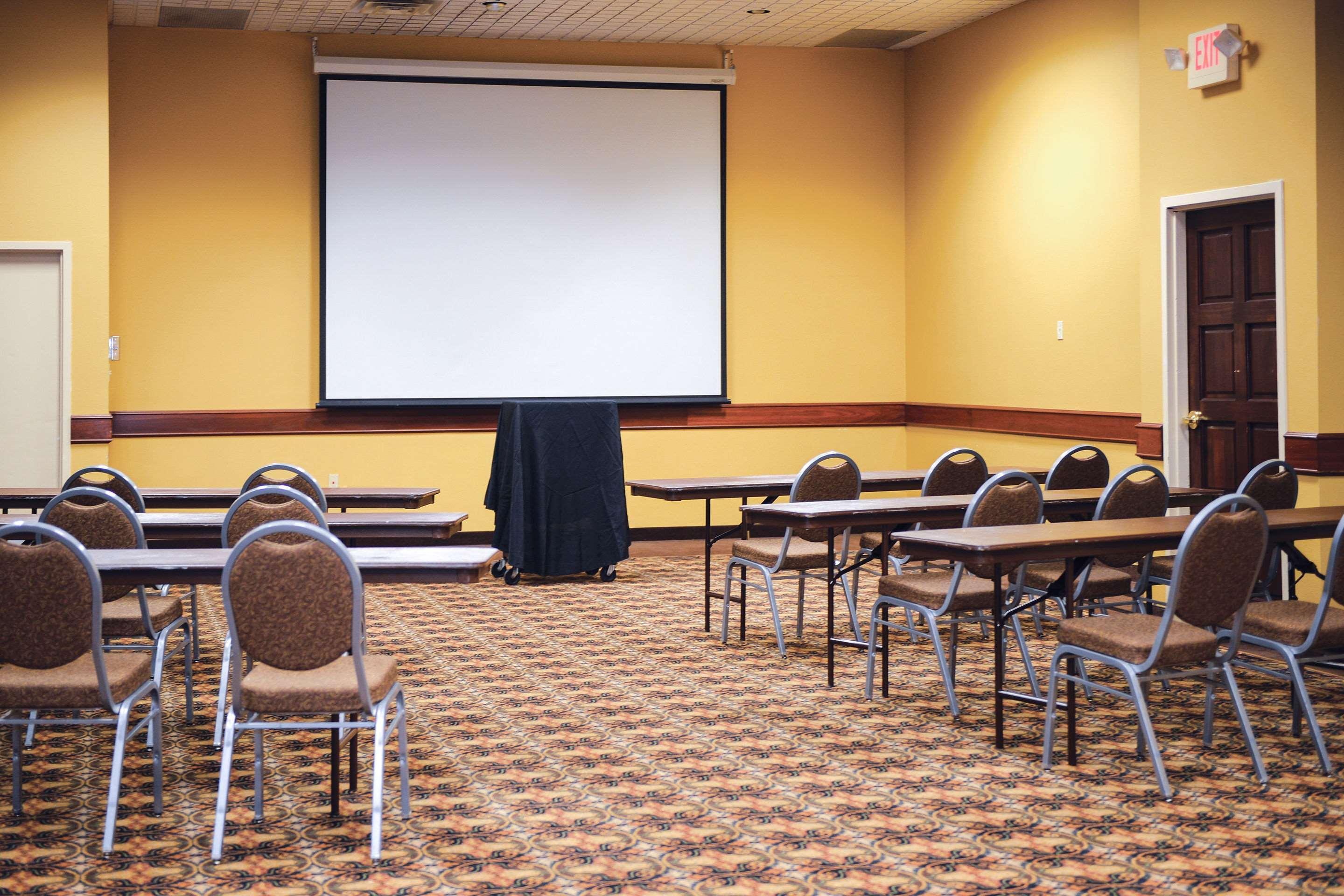 Quality Inn & Suites Ames Conference Center Near Isu Campus Zewnętrze zdjęcie