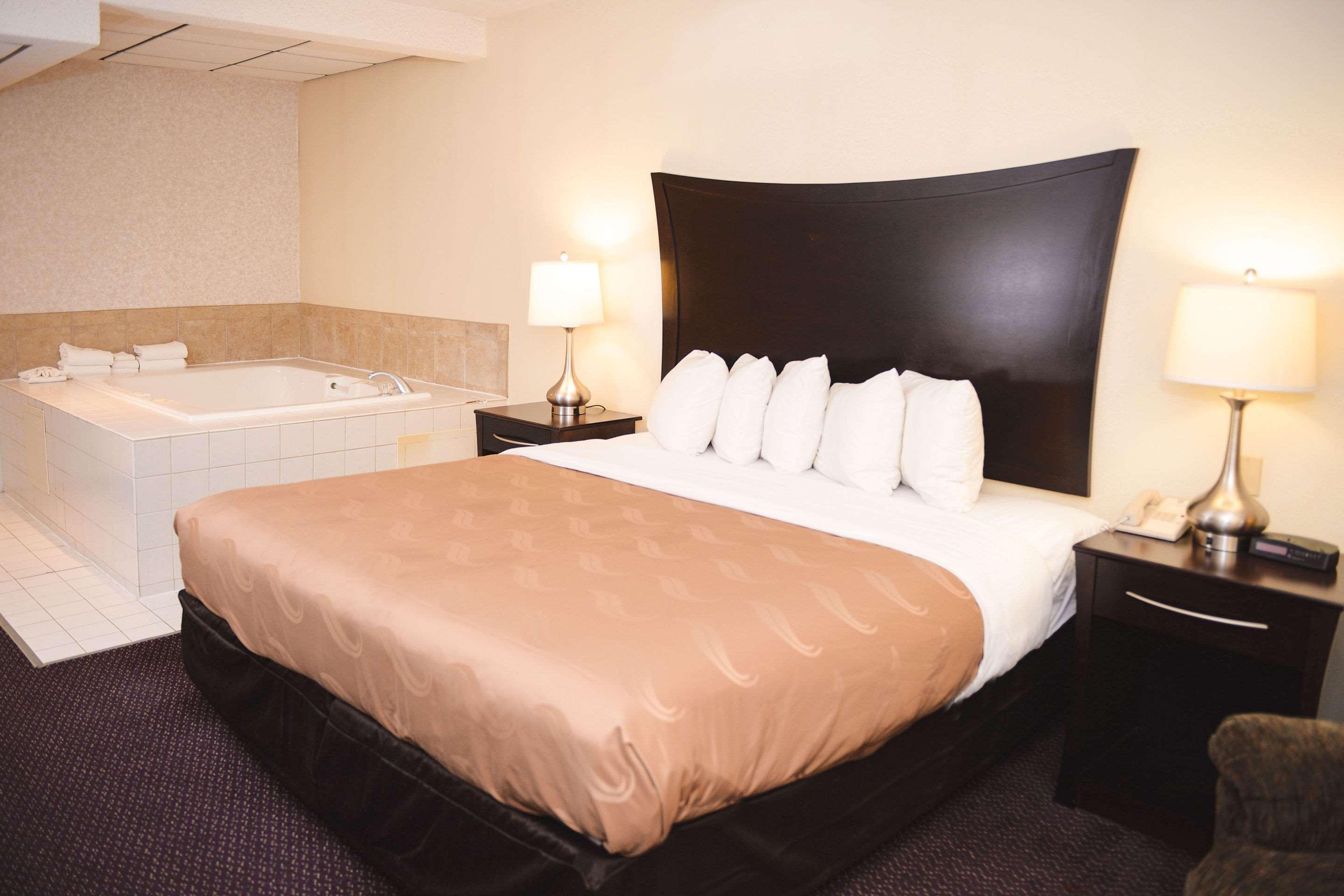 Quality Inn & Suites Ames Conference Center Near Isu Campus Zewnętrze zdjęcie