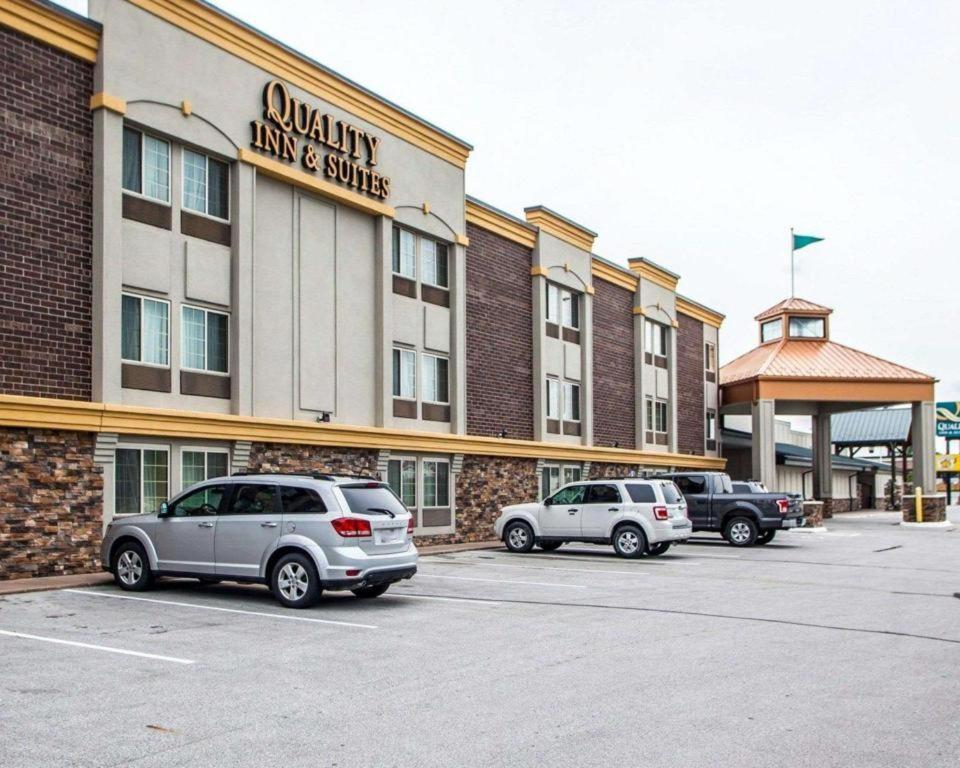 Quality Inn & Suites Ames Conference Center Near Isu Campus Zewnętrze zdjęcie