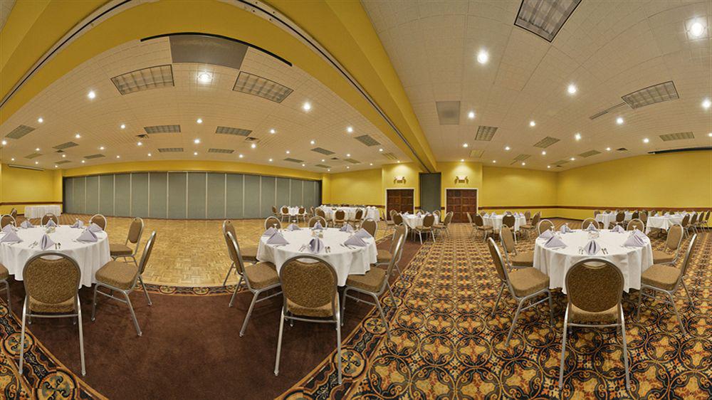 Quality Inn & Suites Ames Conference Center Near Isu Campus Zewnętrze zdjęcie