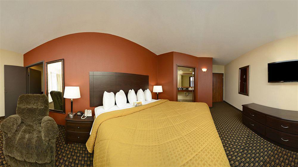 Quality Inn & Suites Ames Conference Center Near Isu Campus Zewnętrze zdjęcie