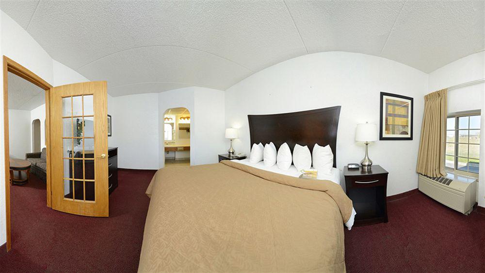 Quality Inn & Suites Ames Conference Center Near Isu Campus Zewnętrze zdjęcie